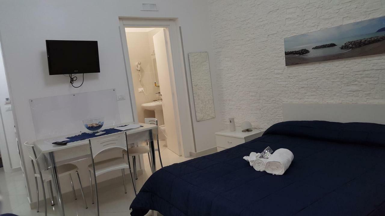 Al Porticciolo Panzió Salerno Kültér fotó