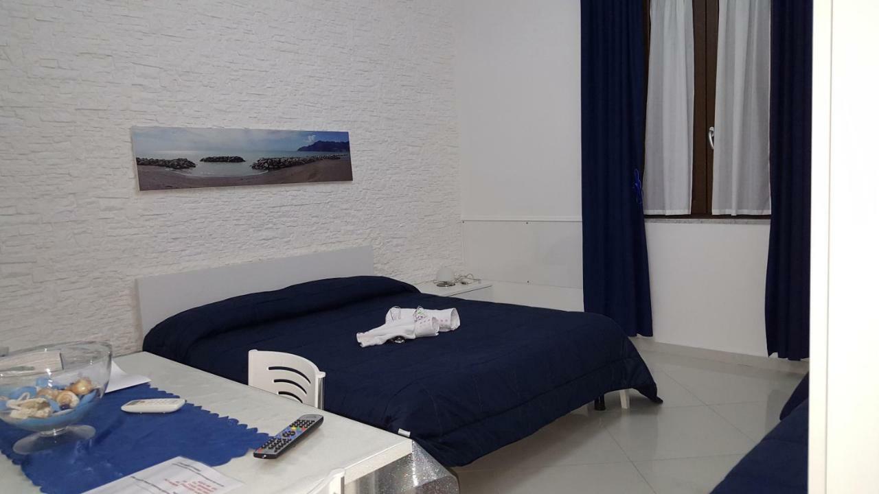 Al Porticciolo Panzió Salerno Kültér fotó