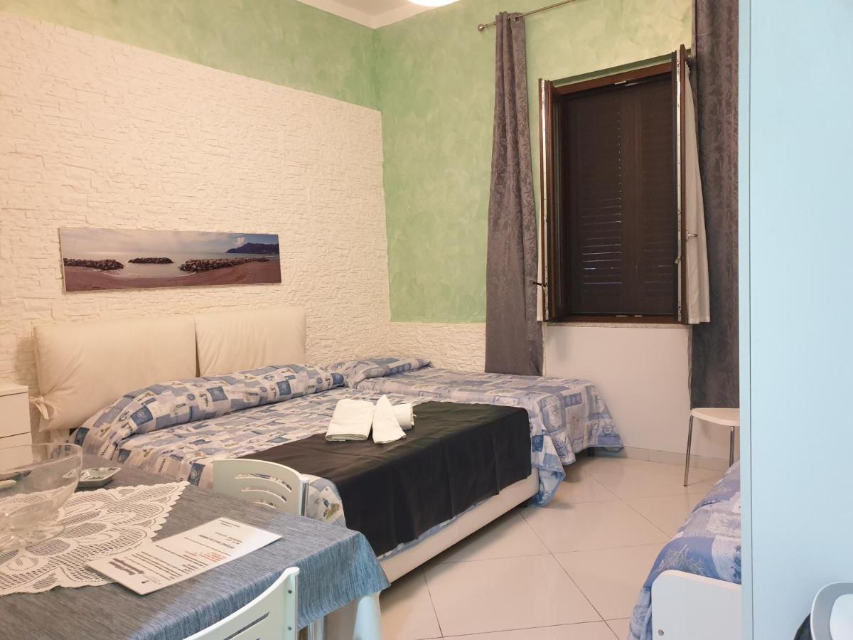 Al Porticciolo Panzió Salerno Kültér fotó